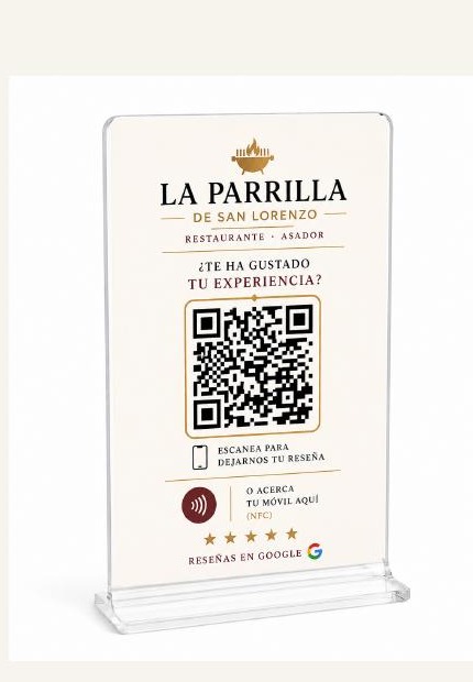Soporte QR y NFC para reseñas de Google en restaurante